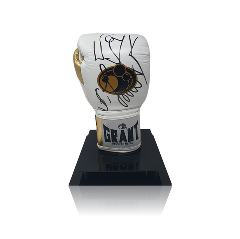 Oleksandr Usyk Hand Signed White Boxing Glove in Deluxe Classic Acrylic Display Case