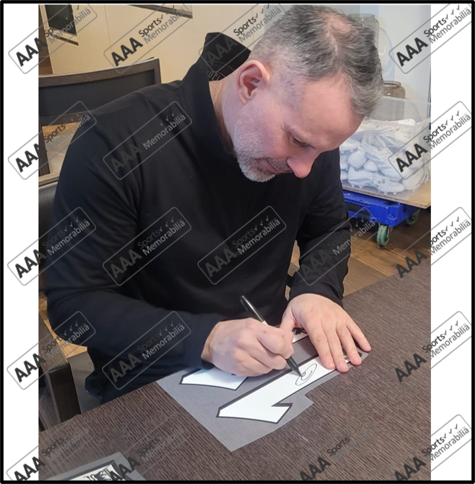 Ryan Giggs Hand Signed Manchester United 1998/99 Home Shirt in AAA Gift Box