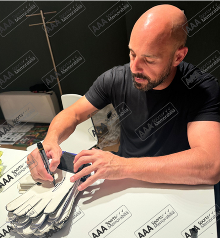 Pepe Reina Hand Signed Black PUMA Goalkeepers Glove