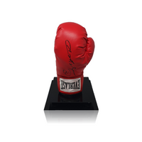 Sugar Ray Leonard Hand Signed Red Everlast Glove In Deluxe Display Case