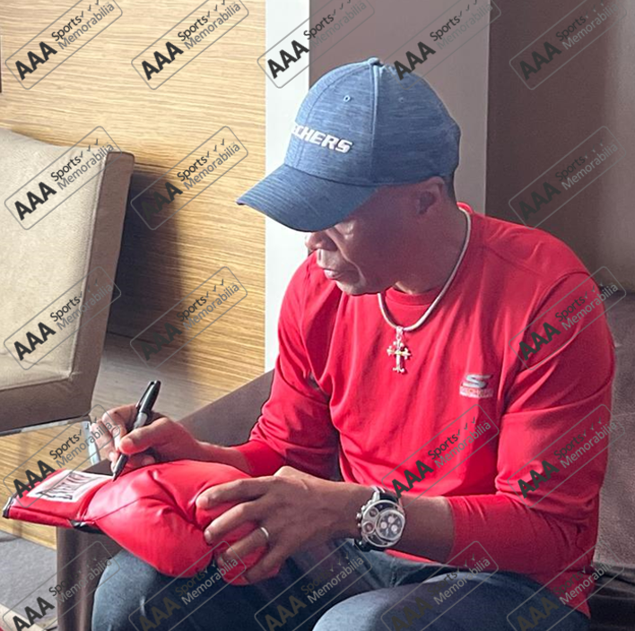 Sugar Ray Leonard Hand Signed Red Everlast Glove In Deluxe Display Case